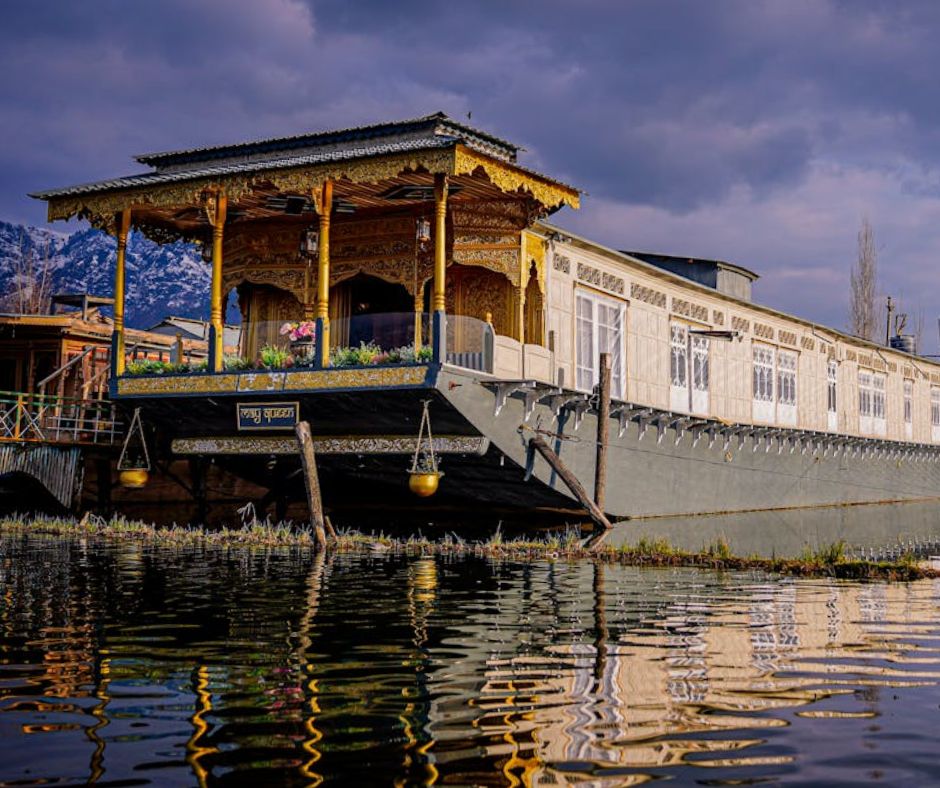 Srinagar Tour Package for 1 Night 2 Days - TRISOJ