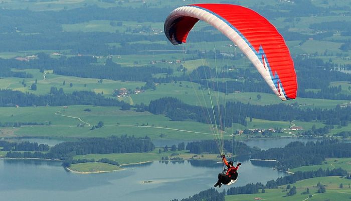 Go Paragliding in Srinagar