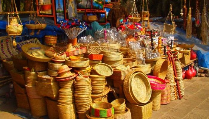 Shopping handicrafts