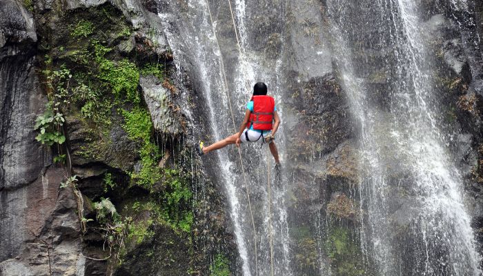 Rappelling in Shipur