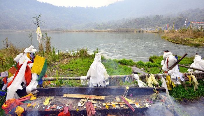 Khecheopalri Lake